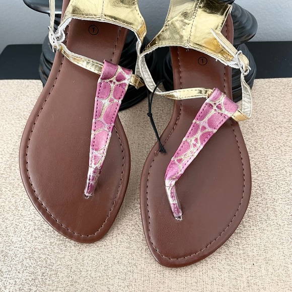 🆕Girl’s 385 Fifth Metallic Pink/Gold Ankle Strap Thong Gladiator Sandals - Picture 2 of 7